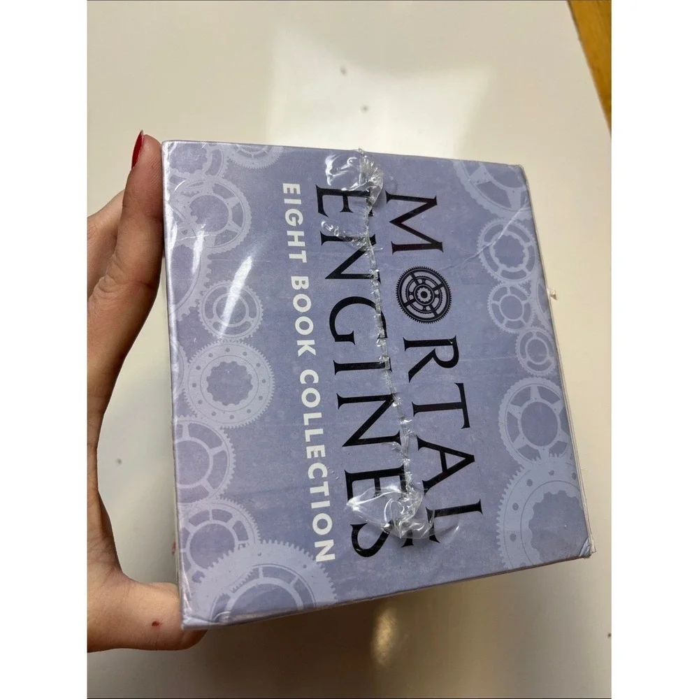 Mortal Engines 8 Book Collection Paperback book set by Philip Reeve